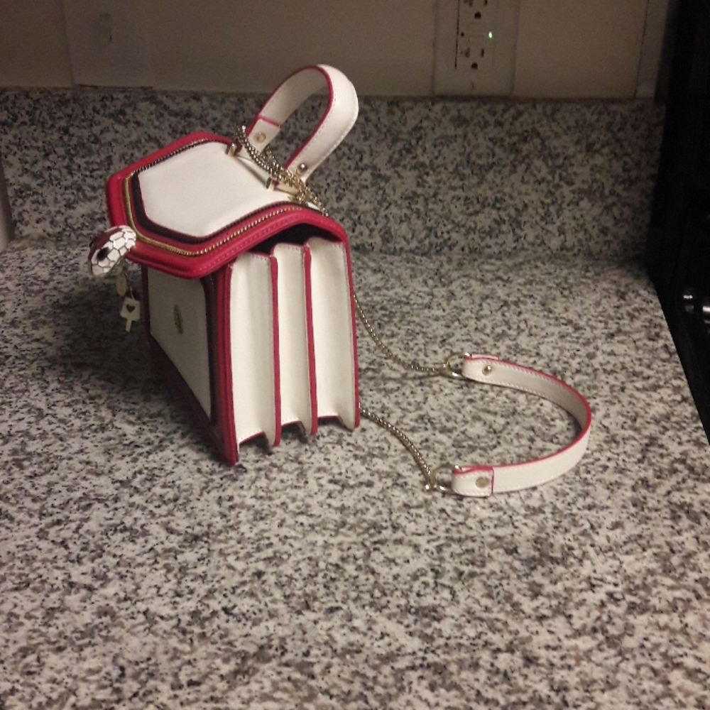 I'm selling a brand new bvlgari bag. It's the serp